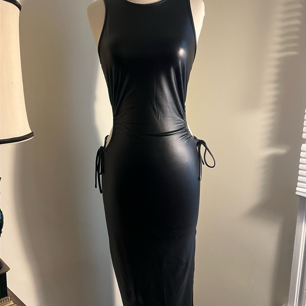 Elegant Black Sleeveless Dress